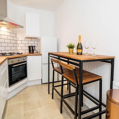 Two Bedroom Apartment - En Suites - Smart Tv'S - Wifi - Netflix - Bearwood Birmingham Eksteriør bilde
