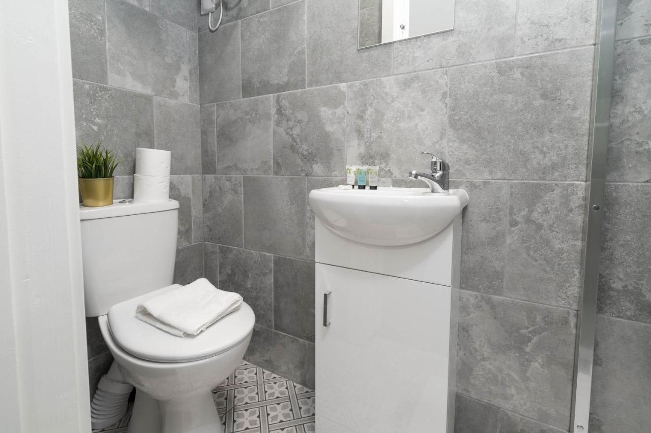 Two Bedroom Apartment - En Suites - Smart Tv'S - Wifi - Netflix - Bearwood Birmingham Eksteriør bilde