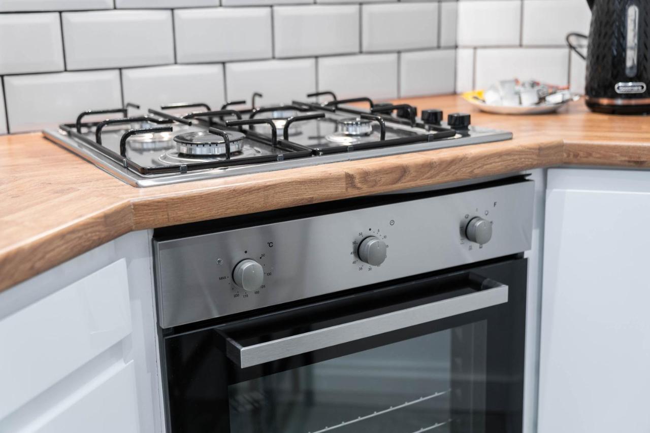 Two Bedroom Apartment - En Suites - Smart Tv'S - Wifi - Netflix - Bearwood Birmingham Eksteriør bilde