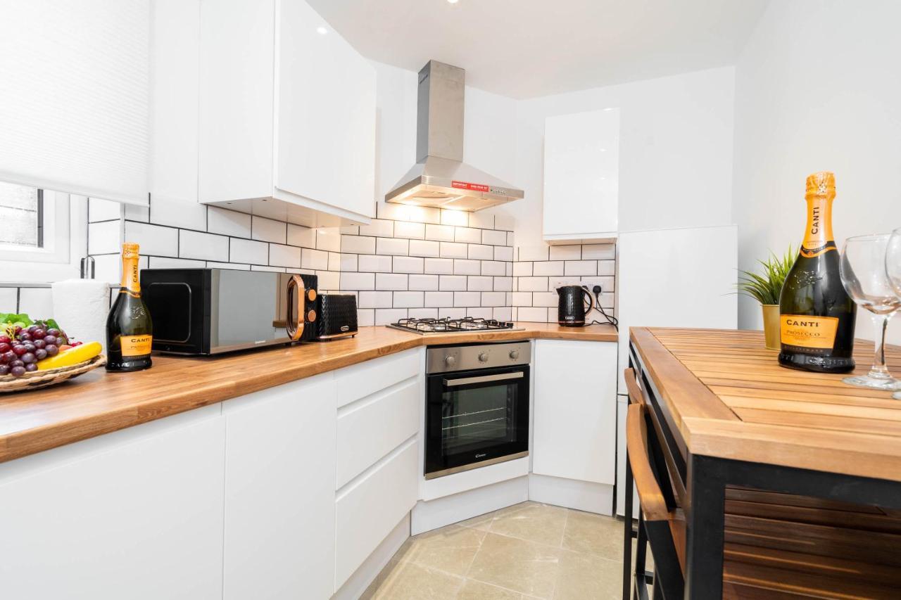 Two Bedroom Apartment - En Suites - Smart Tv'S - Wifi - Netflix - Bearwood Birmingham Eksteriør bilde
