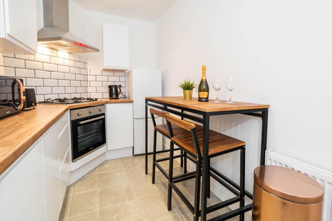 Two Bedroom Apartment - En Suites - Smart Tv'S - Wifi - Netflix - Bearwood Birmingham Eksteriør bilde