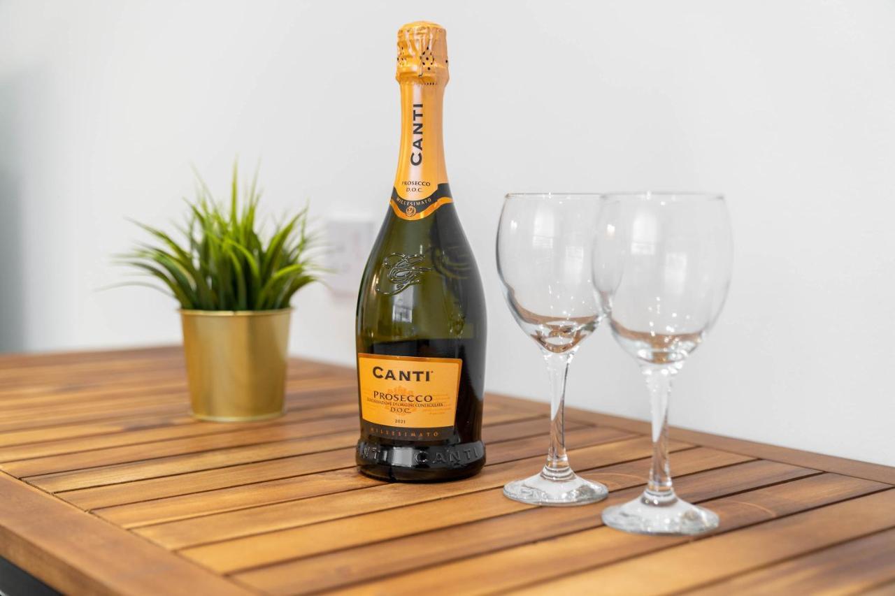 Two Bedroom Apartment - En Suites - Smart Tv'S - Wifi - Netflix - Bearwood Birmingham Eksteriør bilde