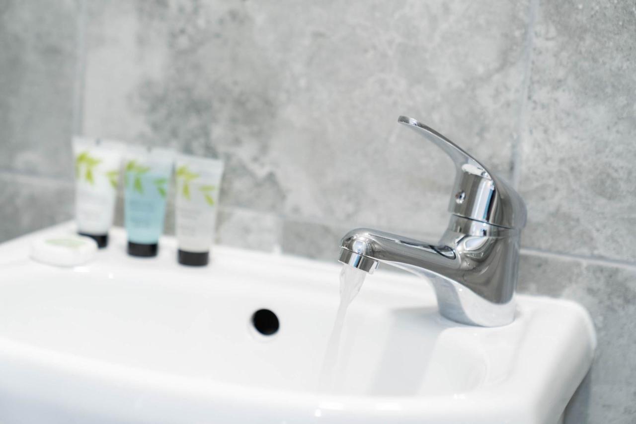 Two Bedroom Apartment - En Suites - Smart Tv'S - Wifi - Netflix - Bearwood Birmingham Eksteriør bilde